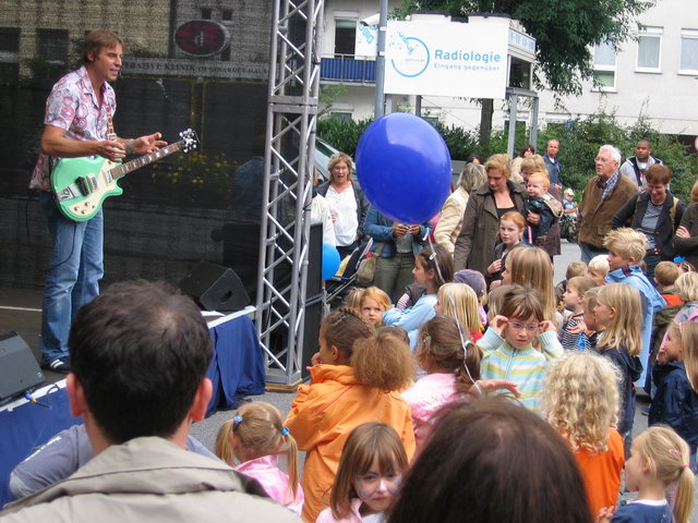 gal/2007/2007 Ruettenscheider Kinderfest/2007 Saitentwist Ruettenscheider Kinderfest 1.9. 234.jpg